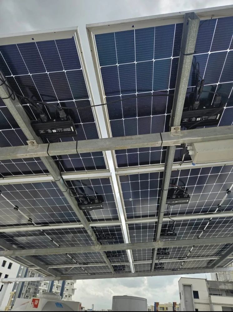 Inverter hòa lưới được lắp đúng vị trí giúp hệ thống vận hành ổn định hơn.