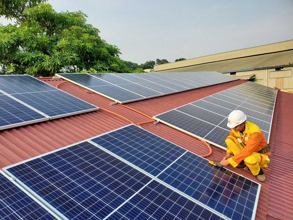 Khảo sát mái và hóa đơn điện là bước đầu để chọn đúng công suất hệ thống.