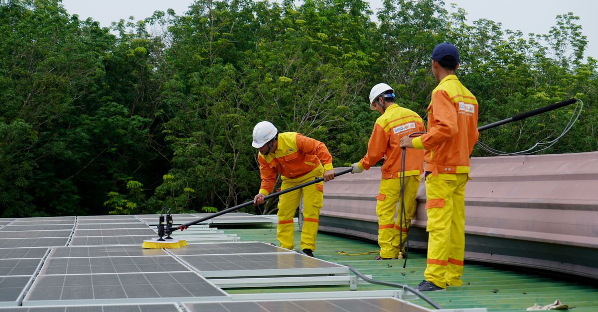 Hệ thống điện mặt trời 3kW lắp trên mái nhà phố tại TPHCM.