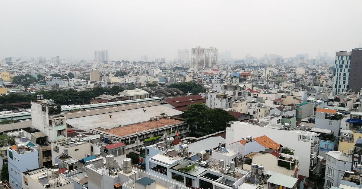Khảo sát mái và tư vấn giải pháp trước khi lắp điện mặt trời tại TPHCM.